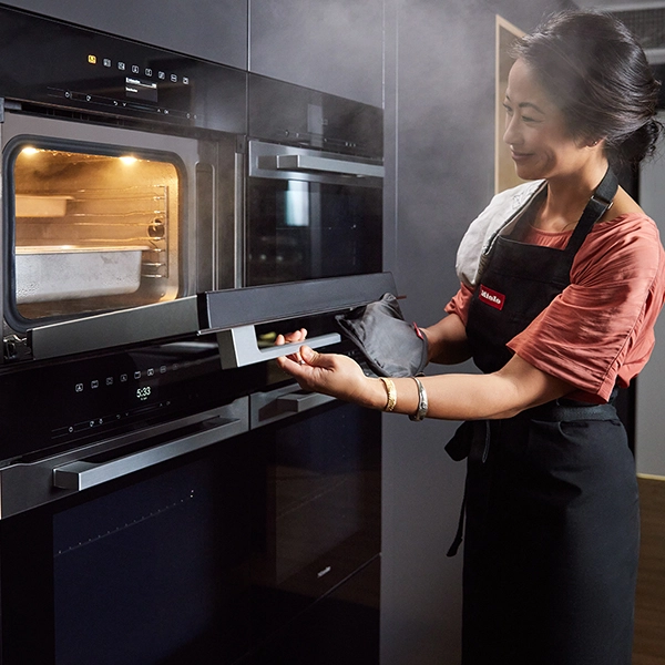 Palisa opening the Miele steam oven door