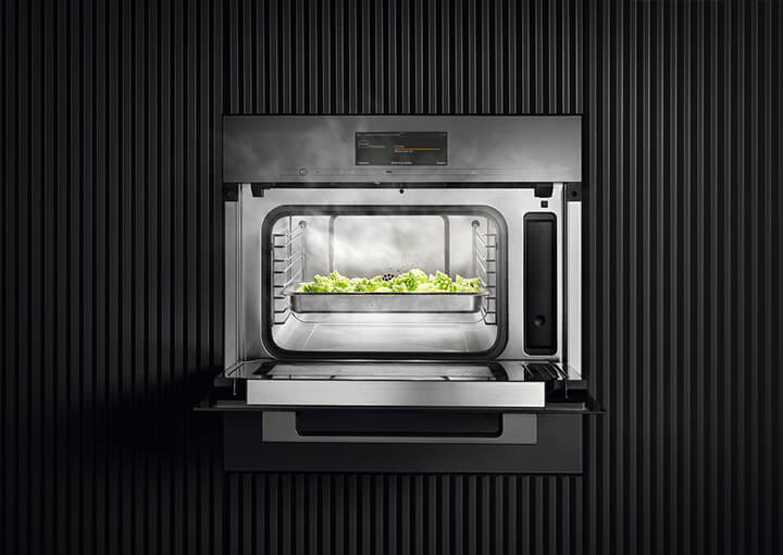 Cooking fish and broccoli in a Miele steam oven